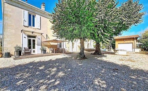 House in Loupiac, Nouvelle-Aquitaine, France 1