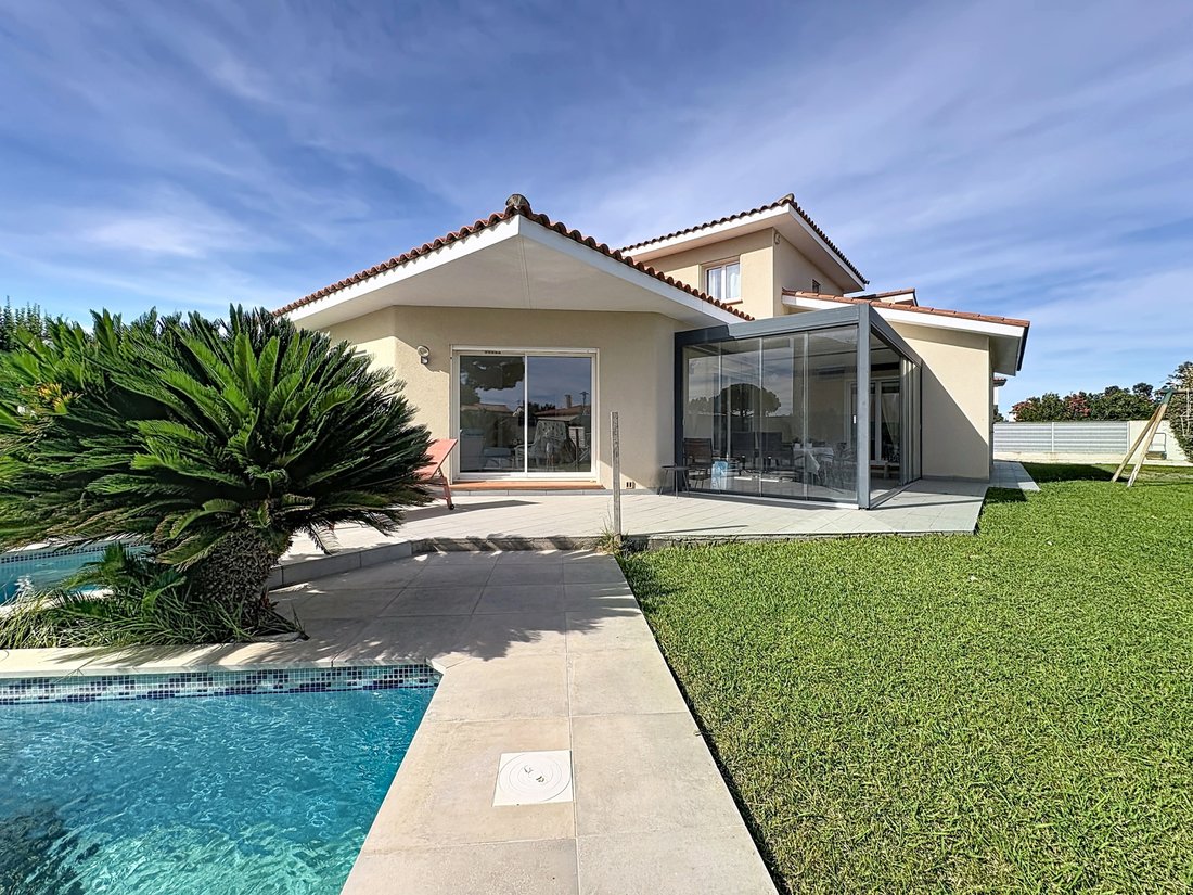 Villa in Ouest, Bompas, France 1 - 18970915
