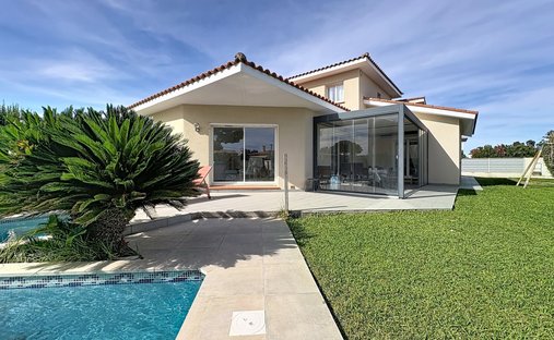 Villa in Ouest, Bompas, France 1