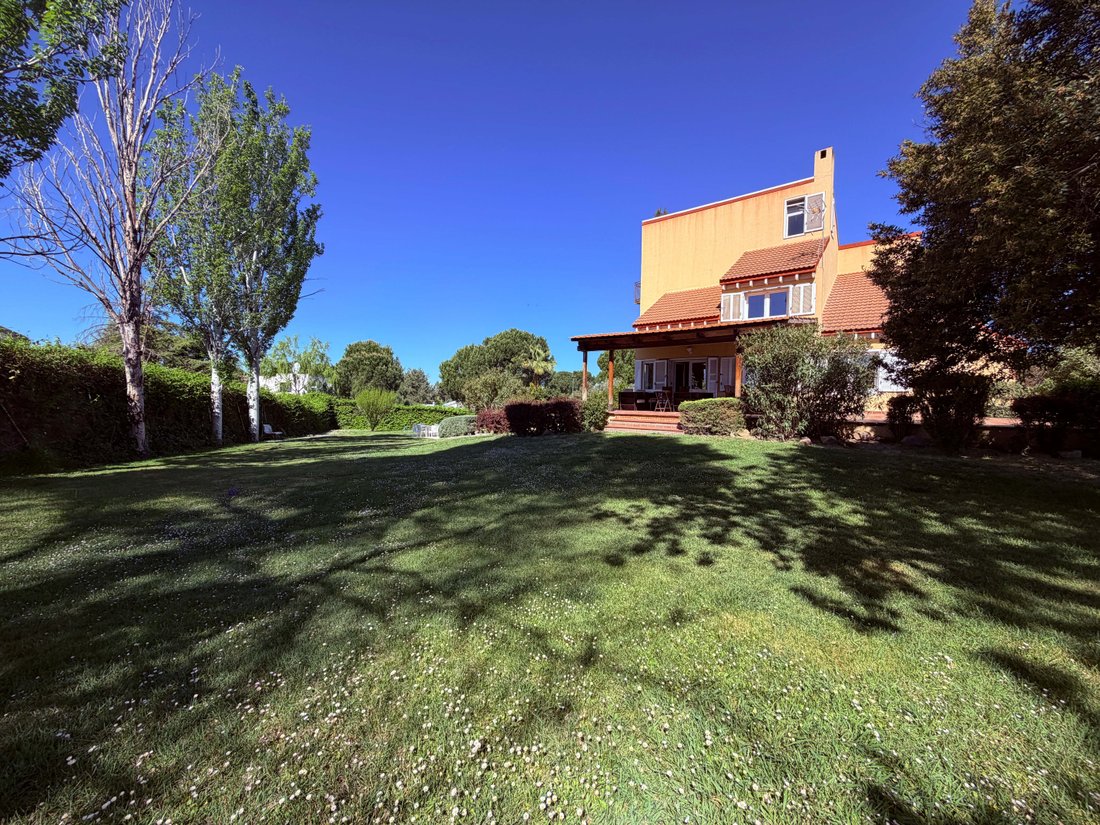 Chalet in Moralzarzal, Comunidad de Madrid, Spain 1 - 18974006