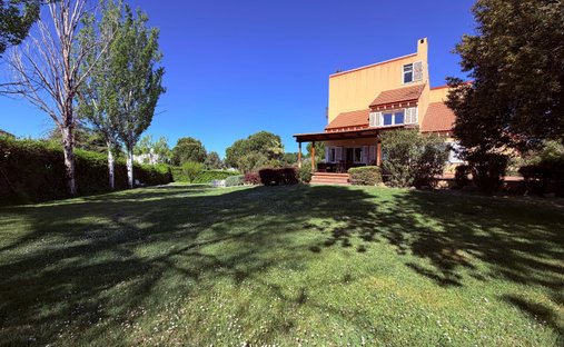 Chalet in Moralzarzal, Comunidad de Madrid, Spain 1