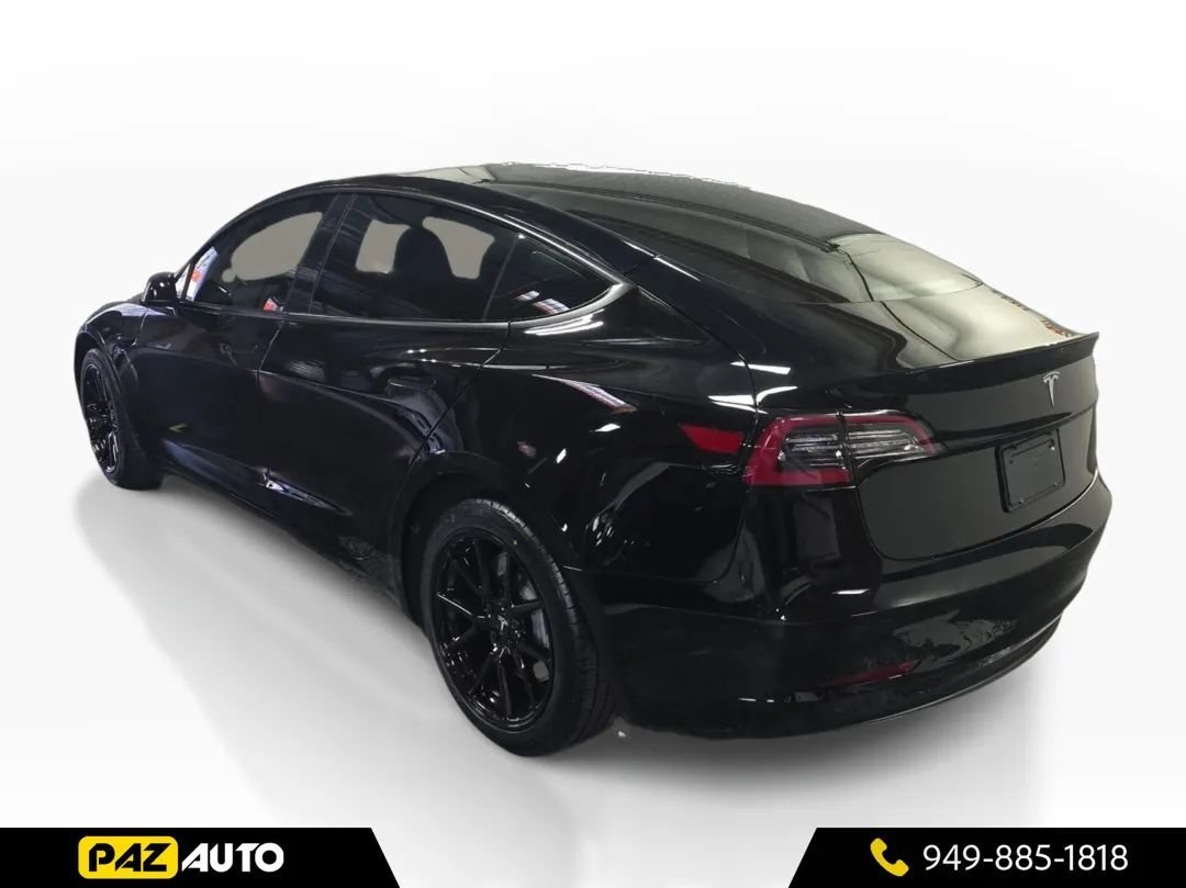 Sedan in Laguna Hills, CA, United States 3 - 18980814