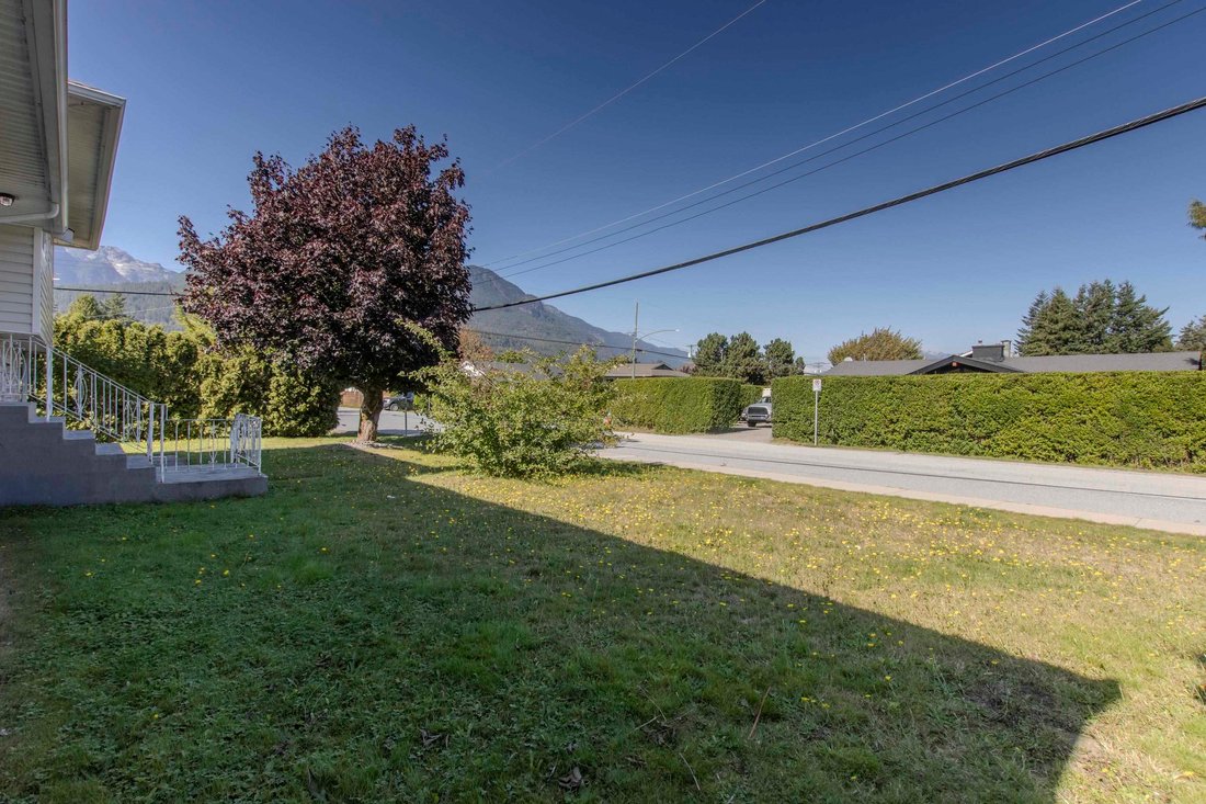 House in Squamish, British Columbia, Canada 2 - 18972878