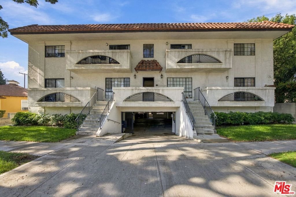 Burbank, California, United States 5 - 18968622