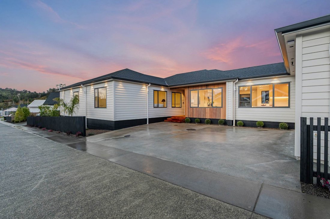 House in Wainui, Auckland, New Zealand 1 - 18918460