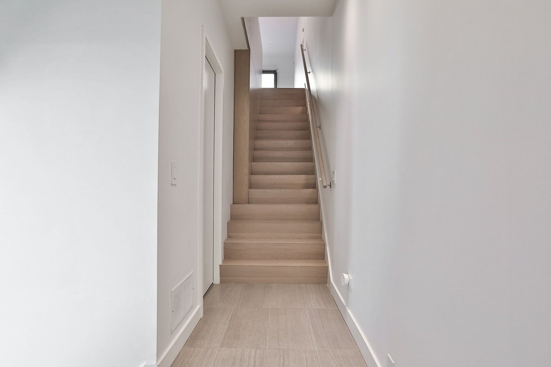 Townhouse in Toronto, Ontario, Canada 3 - 18974433