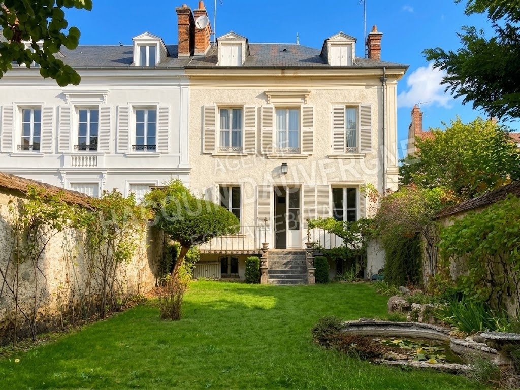 House in Fontainebleau, Ile-de-France, France 1 - 18978025