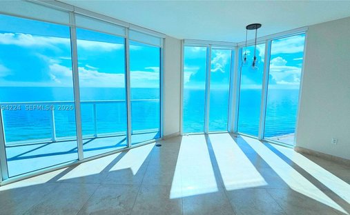 Condo in Miami Beach, Florida, United States 1