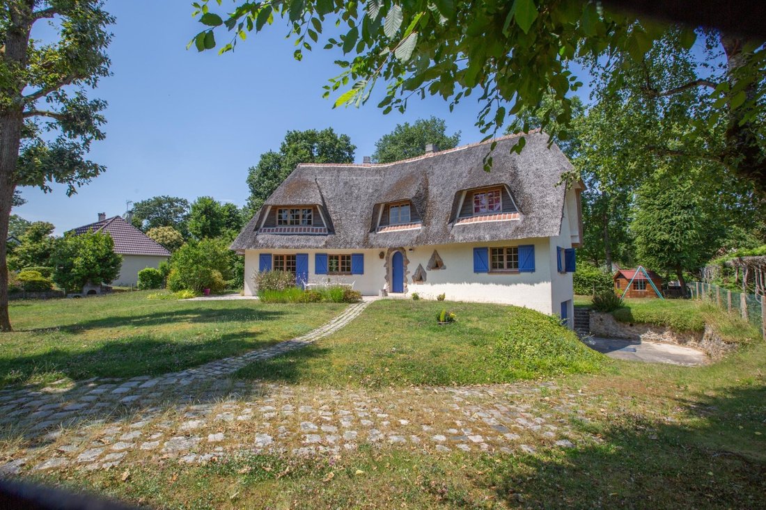 House in Le Mesnil-Saint-Denis, Ile-de-France, France 1 - 18975329