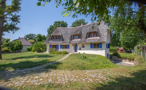 House in Le Mesnil-Saint-Denis, Ile-de-France, France 1
