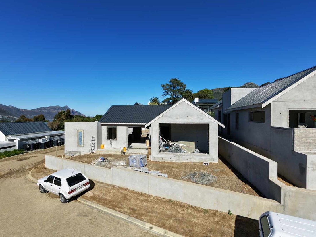 House in Hout Bay, South Peninsula, Cape Town 4 - 18965052