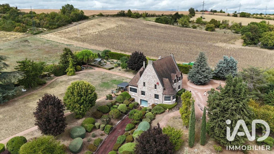 House in Arrondissement of Riom, Auvergne-Rhône-Alpes, France 1 - 18975502