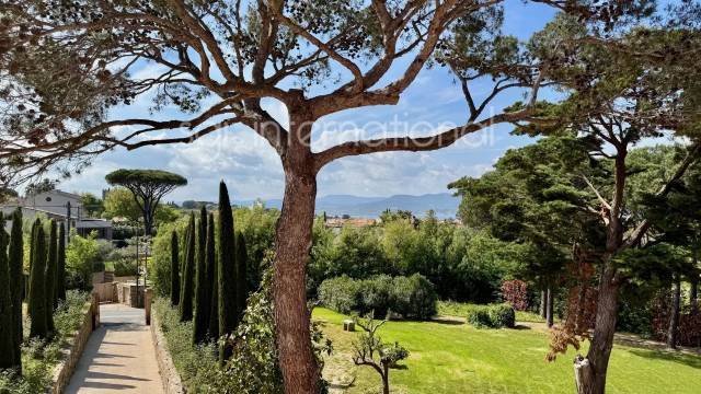 House in Zone Ouest Urbaine, Saint-Tropez, France 3 - 16948226