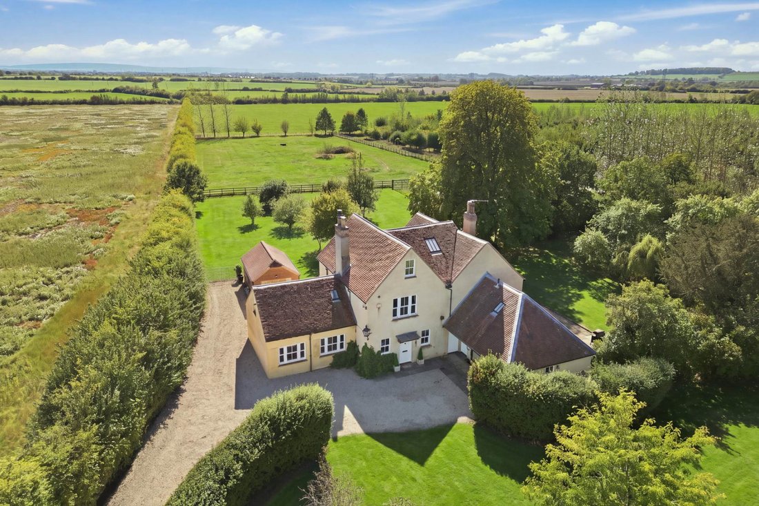 House in Buckinghamshire, England 2 - 18974259