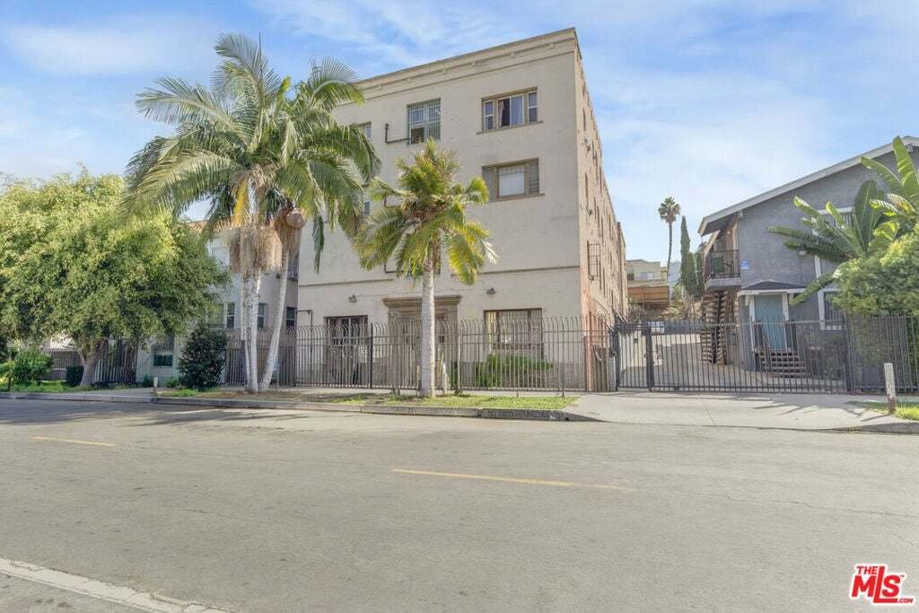 Los Angeles, California, United States 4 - 18973456