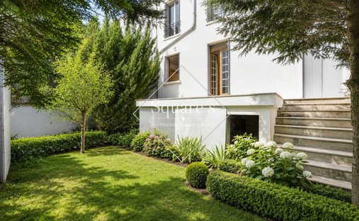 House in Epinettes, Issy-les-Moulineaux, France 1