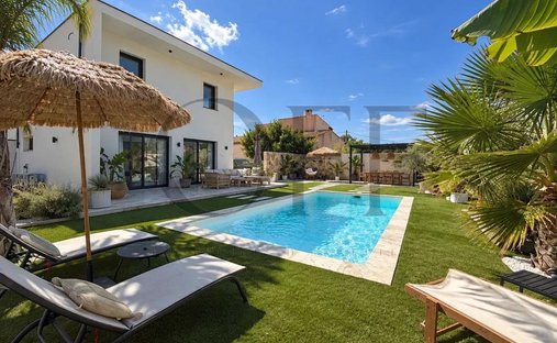 Villa in Le Rove, Provence-Alpes-Côte d'Azur, France 1