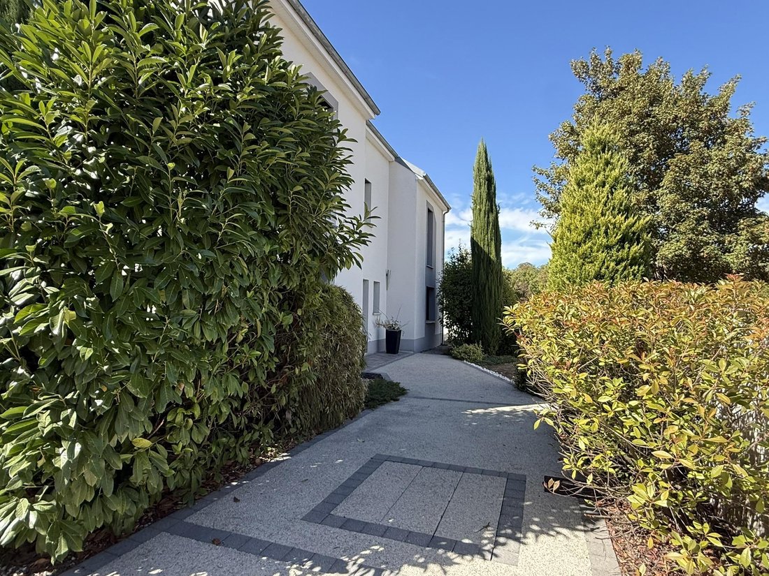 House in Saint-Julien-les-Villas, Grand Est, France 3 - 18966455