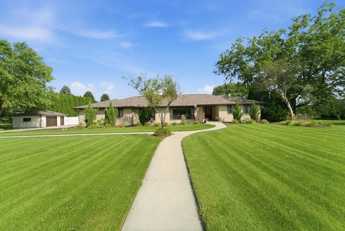 House in Crown Point, Indiana, United States 1 - 18970257