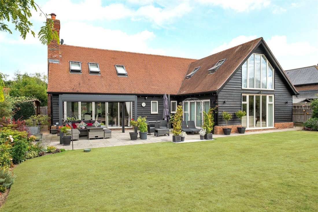 House in West Clandon, England 3 - 18976199