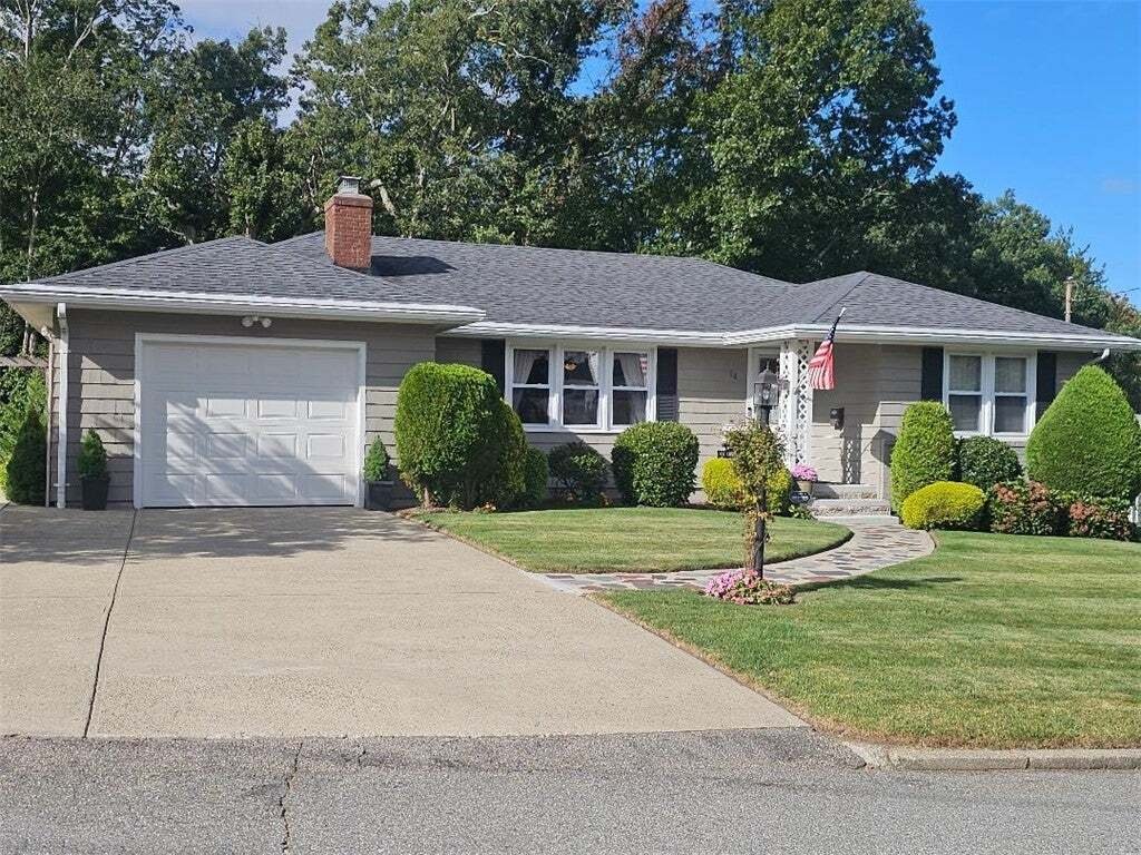 House in Cranston, Rhode Island, United States 2 - 18969434