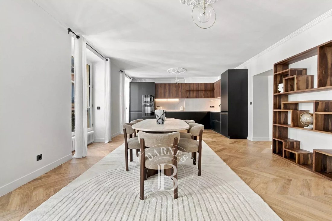 Apartment in Sainte Avoie, Paris 3e Arrondissement, Paris 3 - 18974105