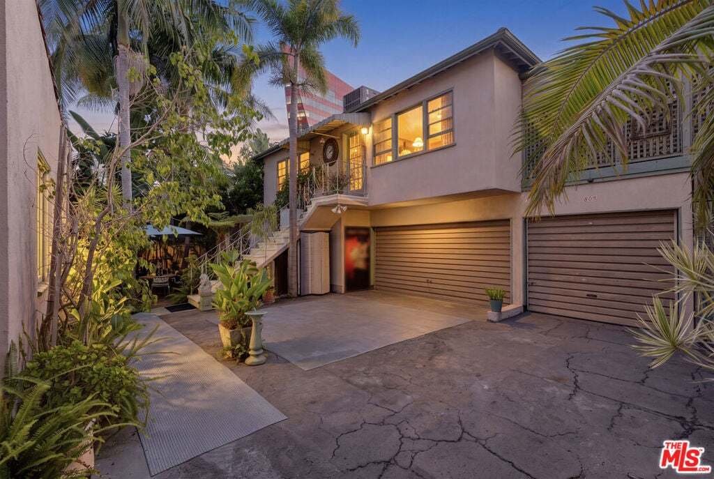 Los Angeles, California, United States 1 - 18973467