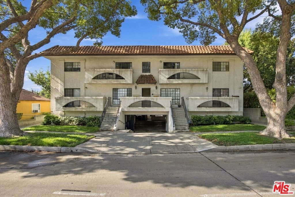 Burbank, California, United States 4 - 18968622