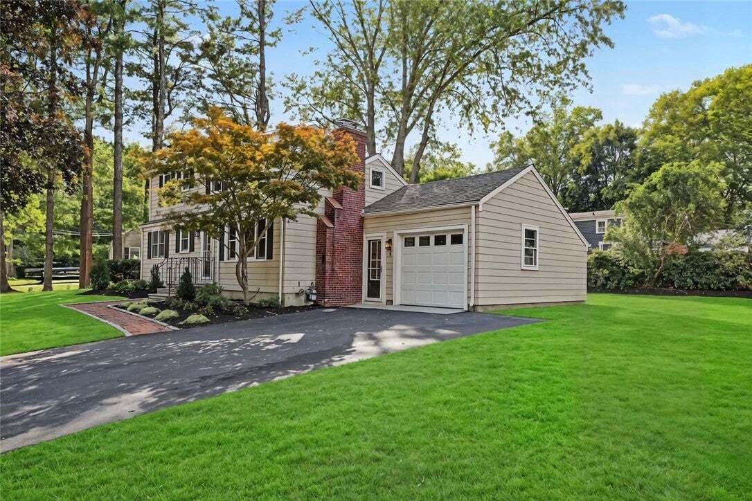 House in Barrington, Rhode Island, United States 2 - 18964642