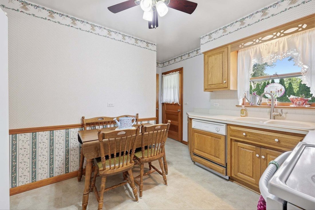 House in Mount Prospect, Illinois, United States 4 - 18965279
