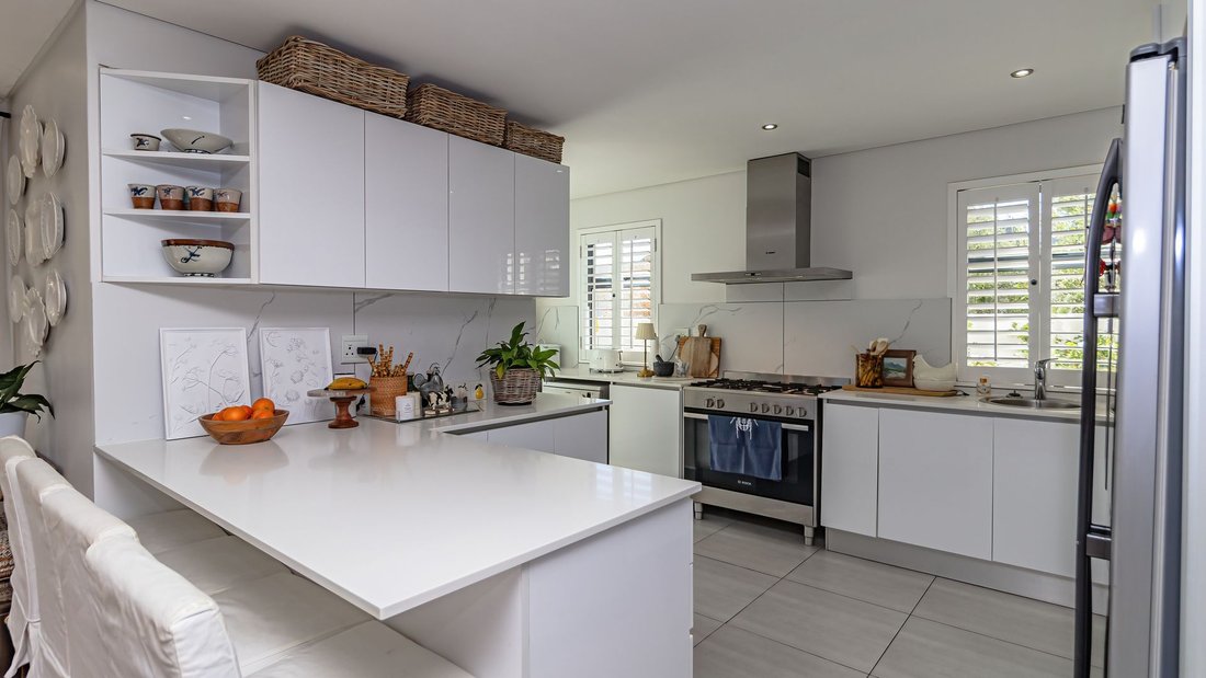 House in Strand, Helderberg, Cape Town 4 - 18972438