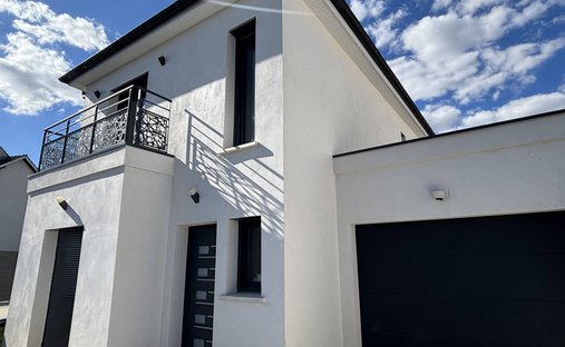 House in Mail-Canzio-Jouvet, Talant, France 1