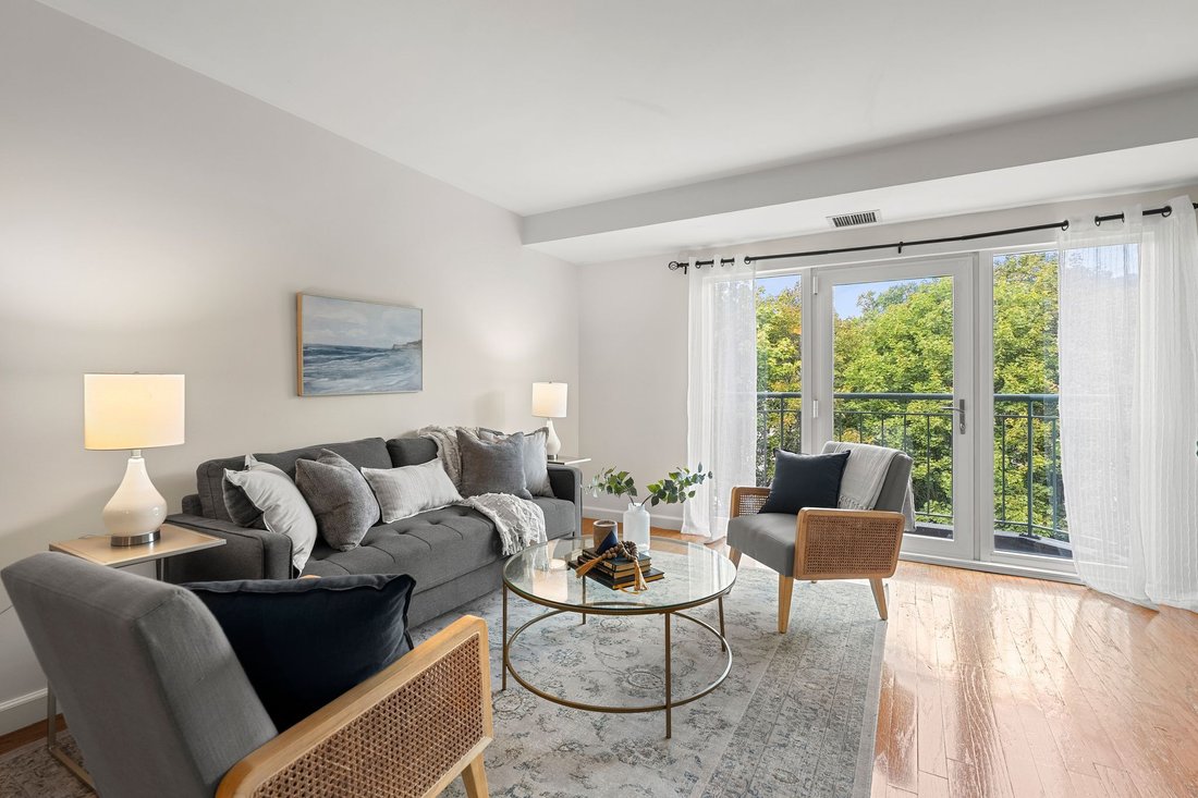 Condo in Arlington, Massachusetts, United States 1 - 18974437