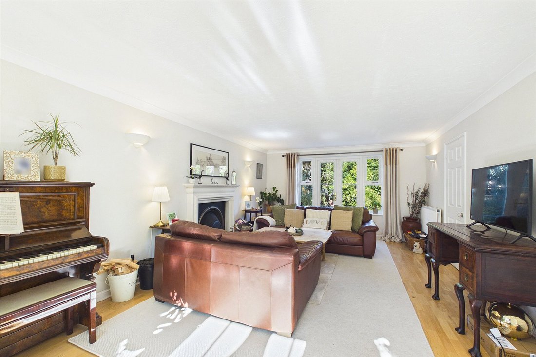 House in Lightwater, Windlesham, England 4 - 18968786