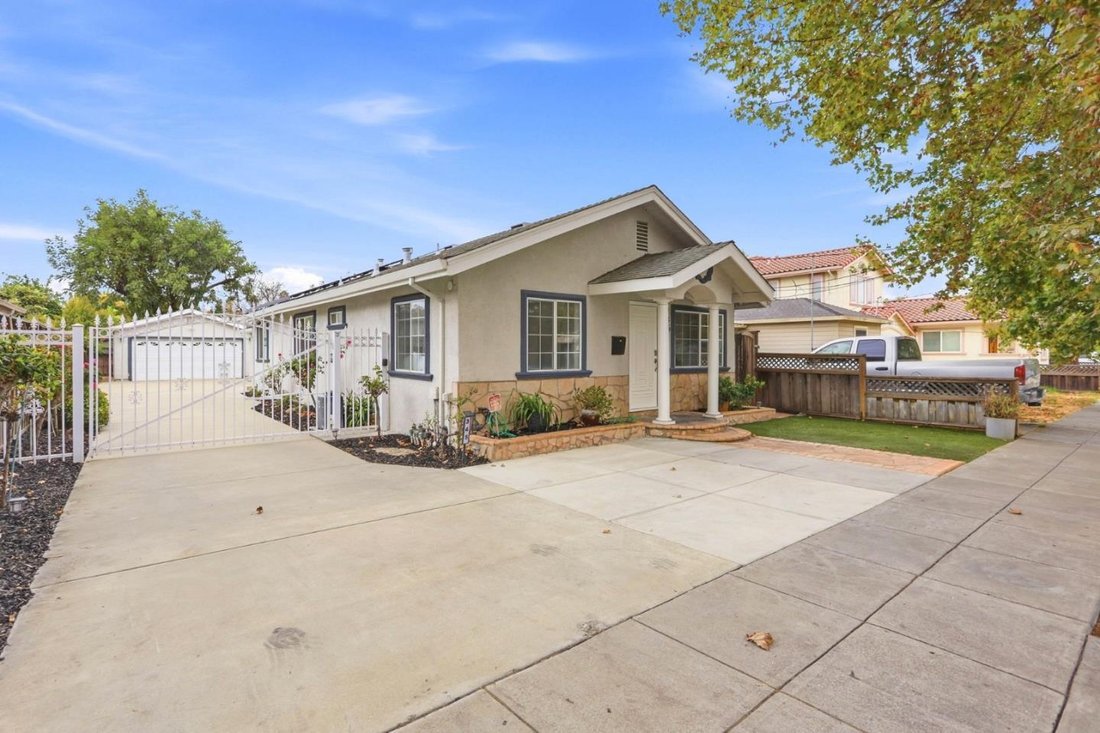 San Jose, California, United States 2 - 18980432