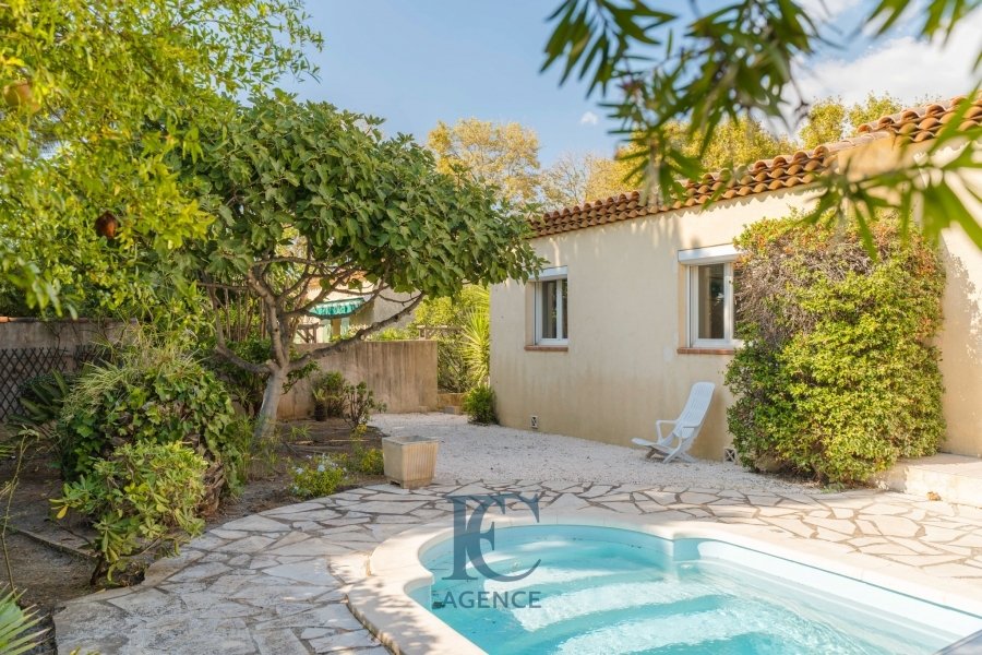 House in Saint-Cyr-sur-Mer, Provence-Alpes-Côte d'Azur, France 2 - 18977962