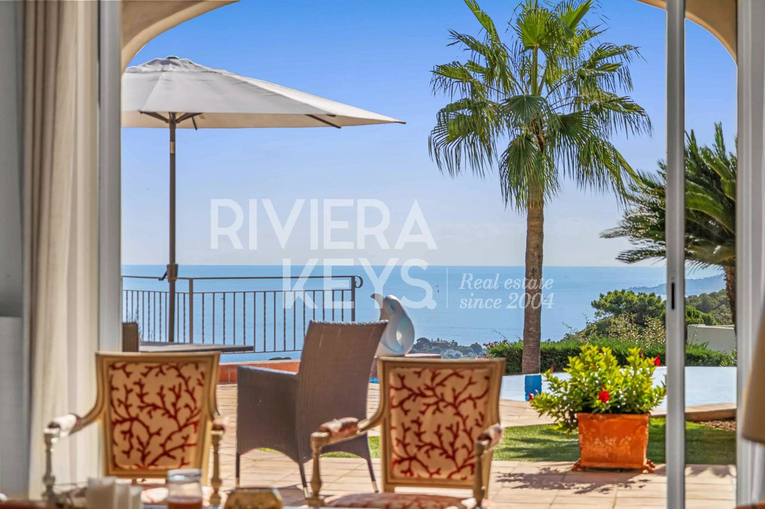 Villa in Grimaud, Provence-Alpes-Côte d'Azur, France 1 - 18980439