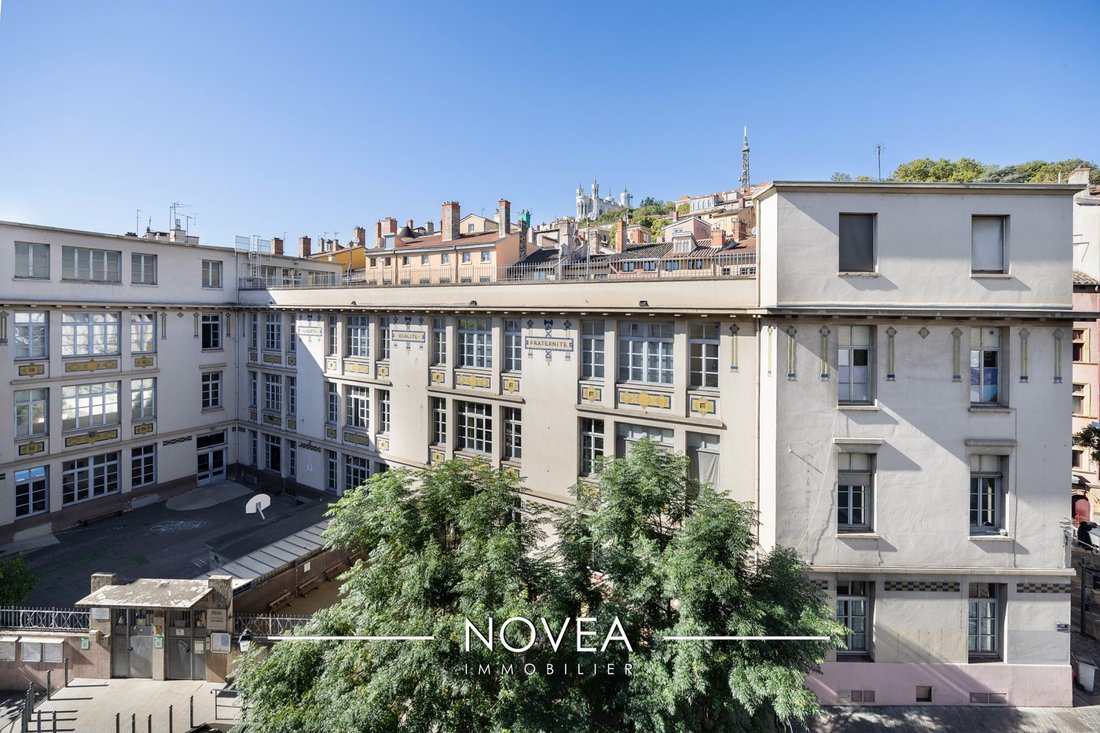 Apartment in Champvert-Point du Jour-Saint Irénée, Lyon 5e Arrondissement, Lyon 2 - 18973019