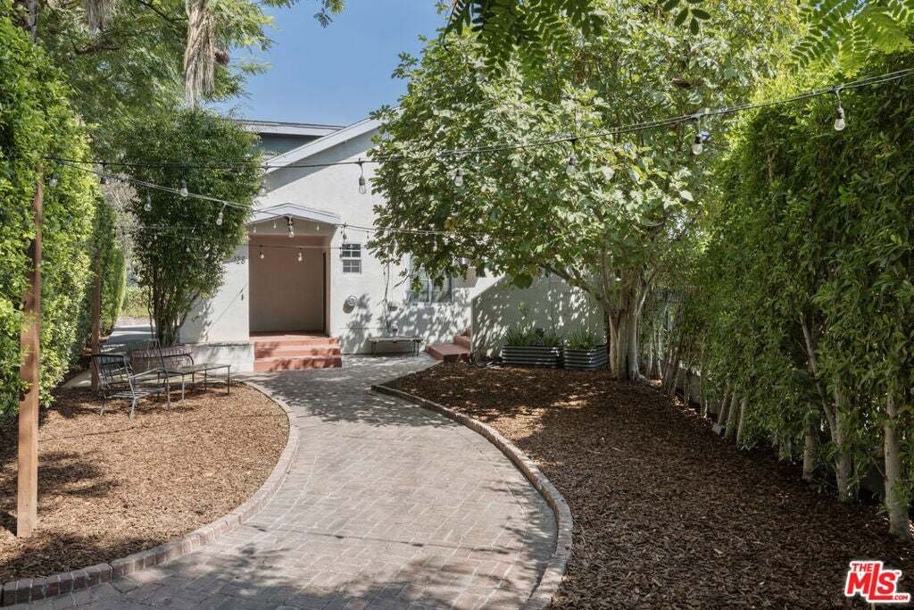 Los Angeles, California, United States 3 - 18968606