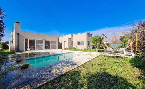 House in Manuel B. Gonnet, Buenos Aires Province, Argentina 1
