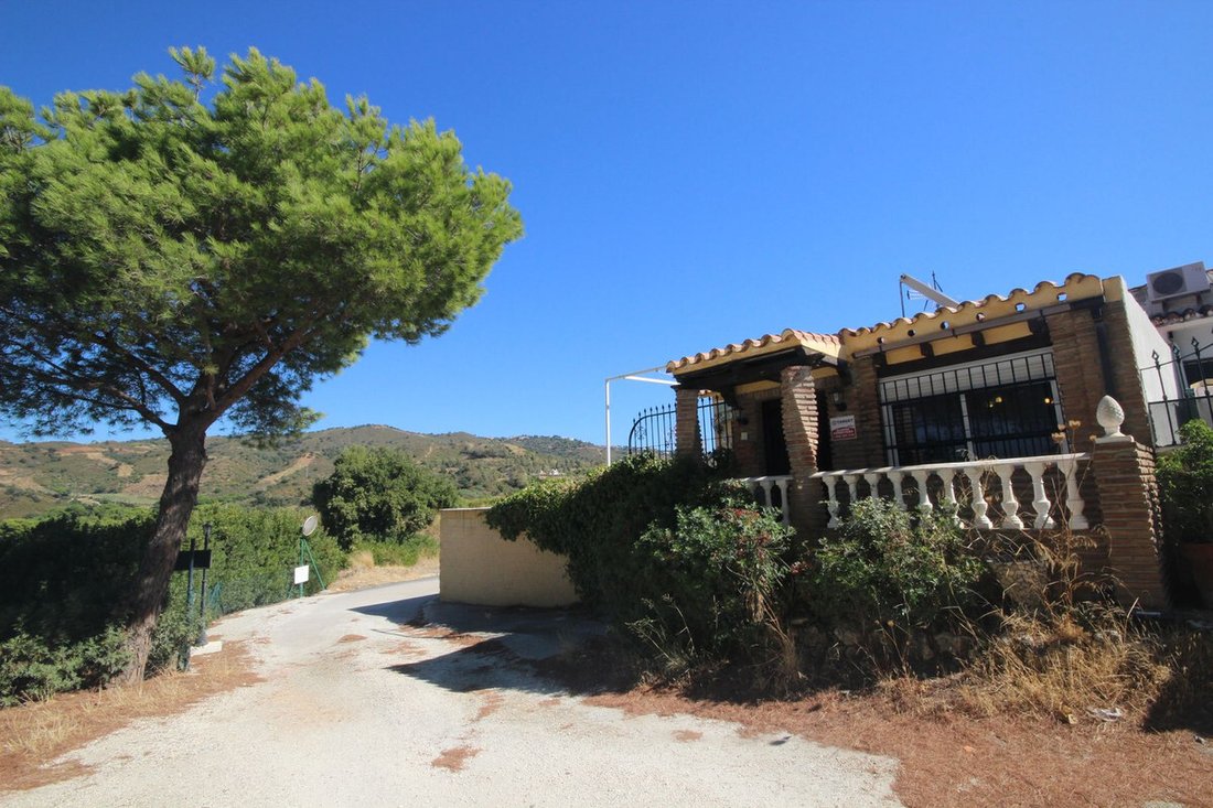 Villa in Elviria-Cabopino, Marbella, Spain 1 - 18965192