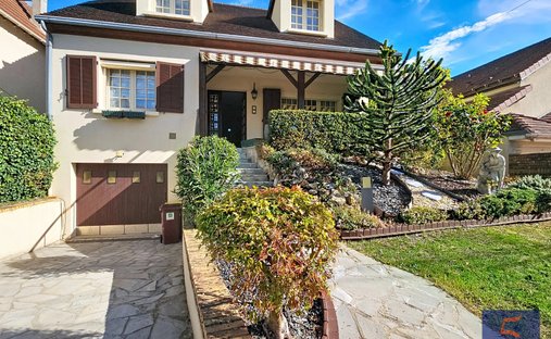 House in Bord de Marne, Champs-sur-Marne, France 1