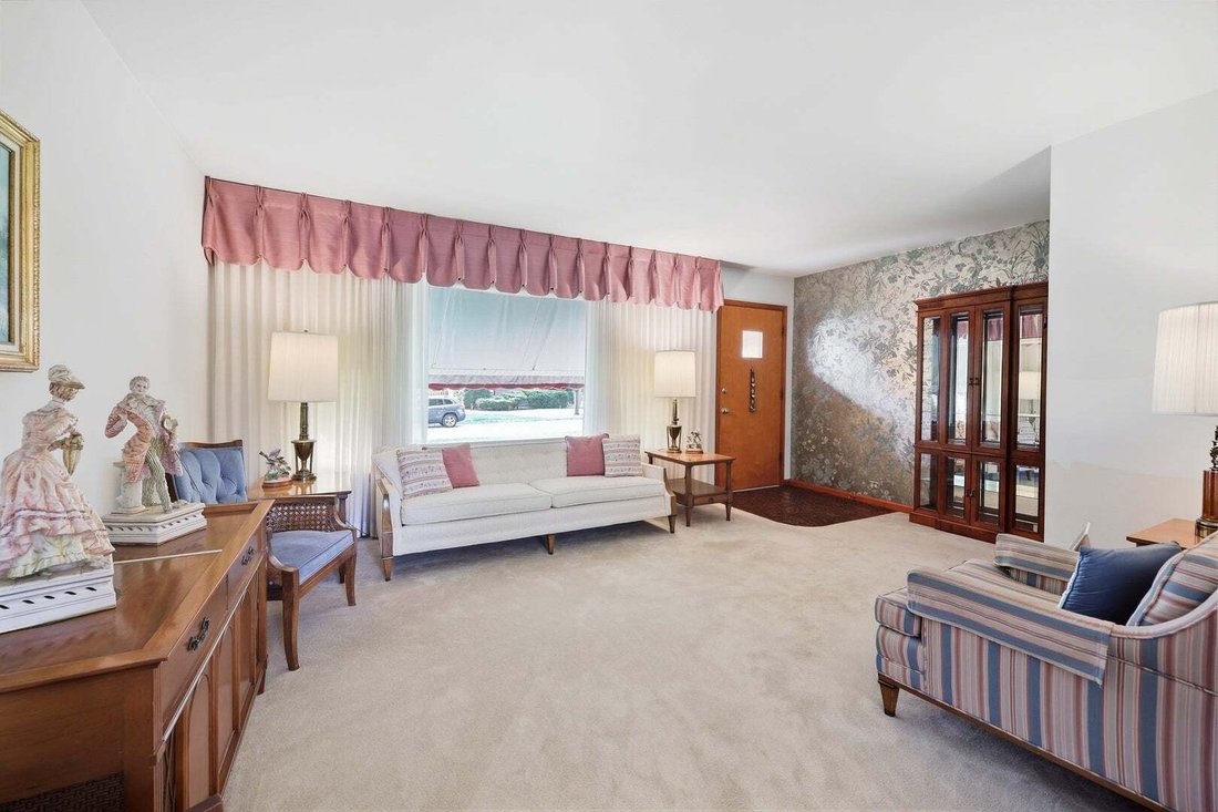 House in Mount Prospect, Illinois, United States 5 - 18965279