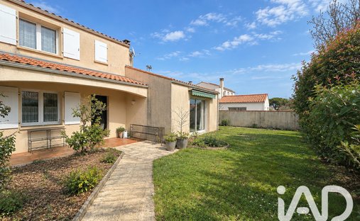 House in Ouest, Lagord, France 1
