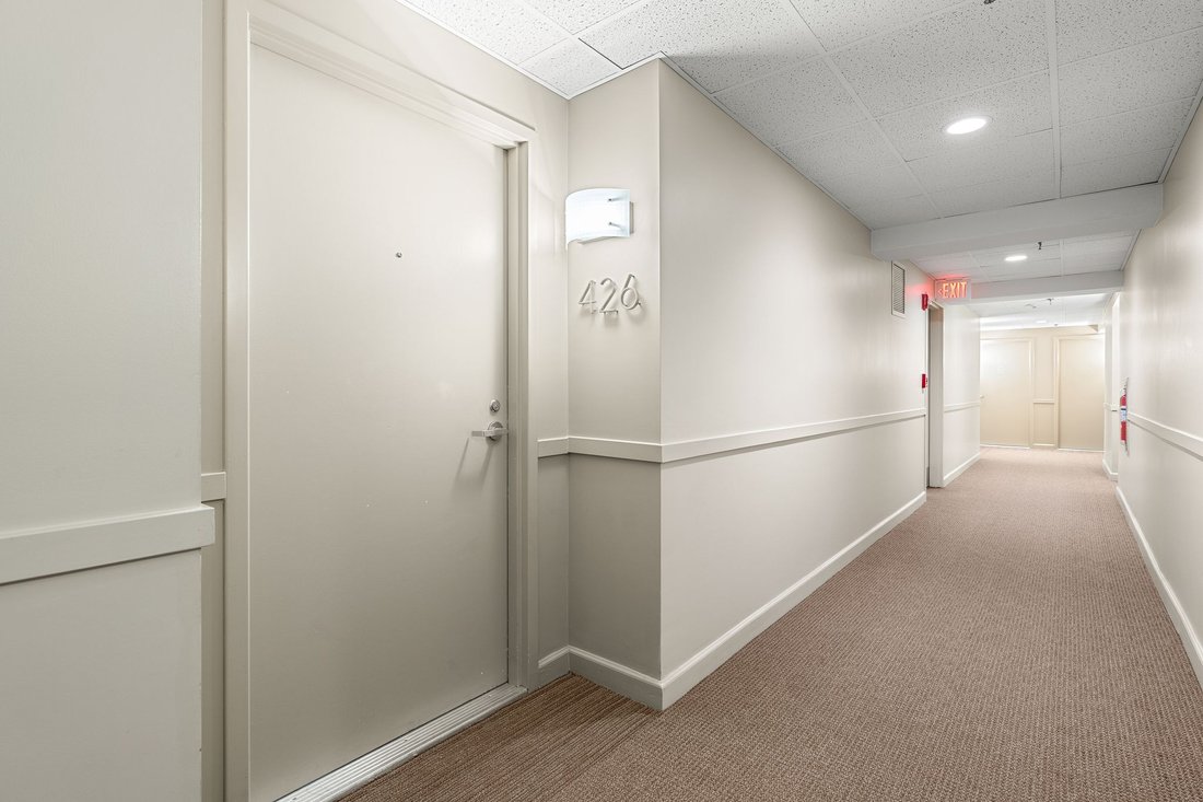 Condo in Arlington, Massachusetts, United States 2 - 18974437