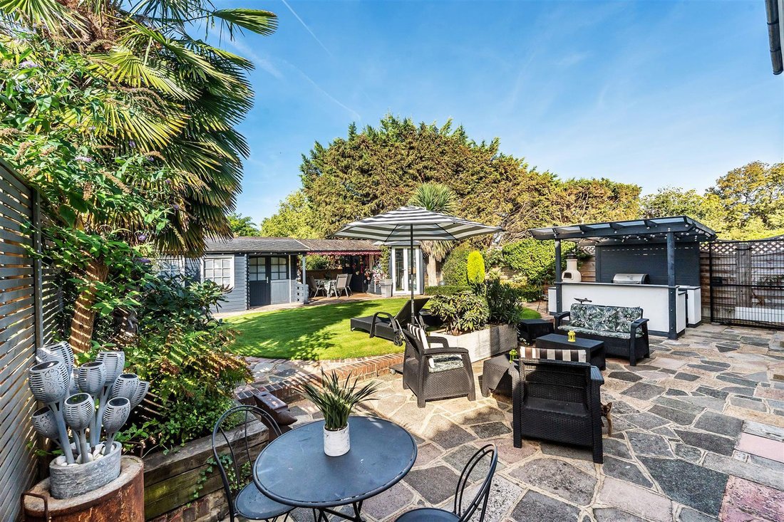 House in Surrey, England 2 - 18968905