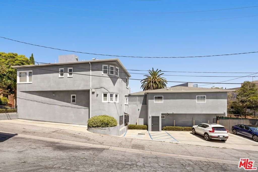 Los Angeles, California, United States 3 - 18973455