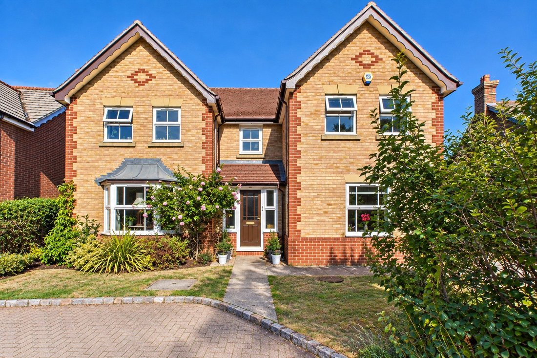House in Lightwater, Windlesham, England 1 - 18968786