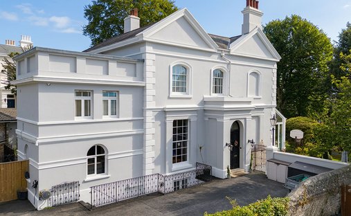 Villa in Plymouth, England 1