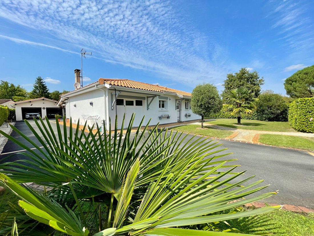 Villa in Le Las, Saint-Jean-d'Illac, France 1 - 18974939